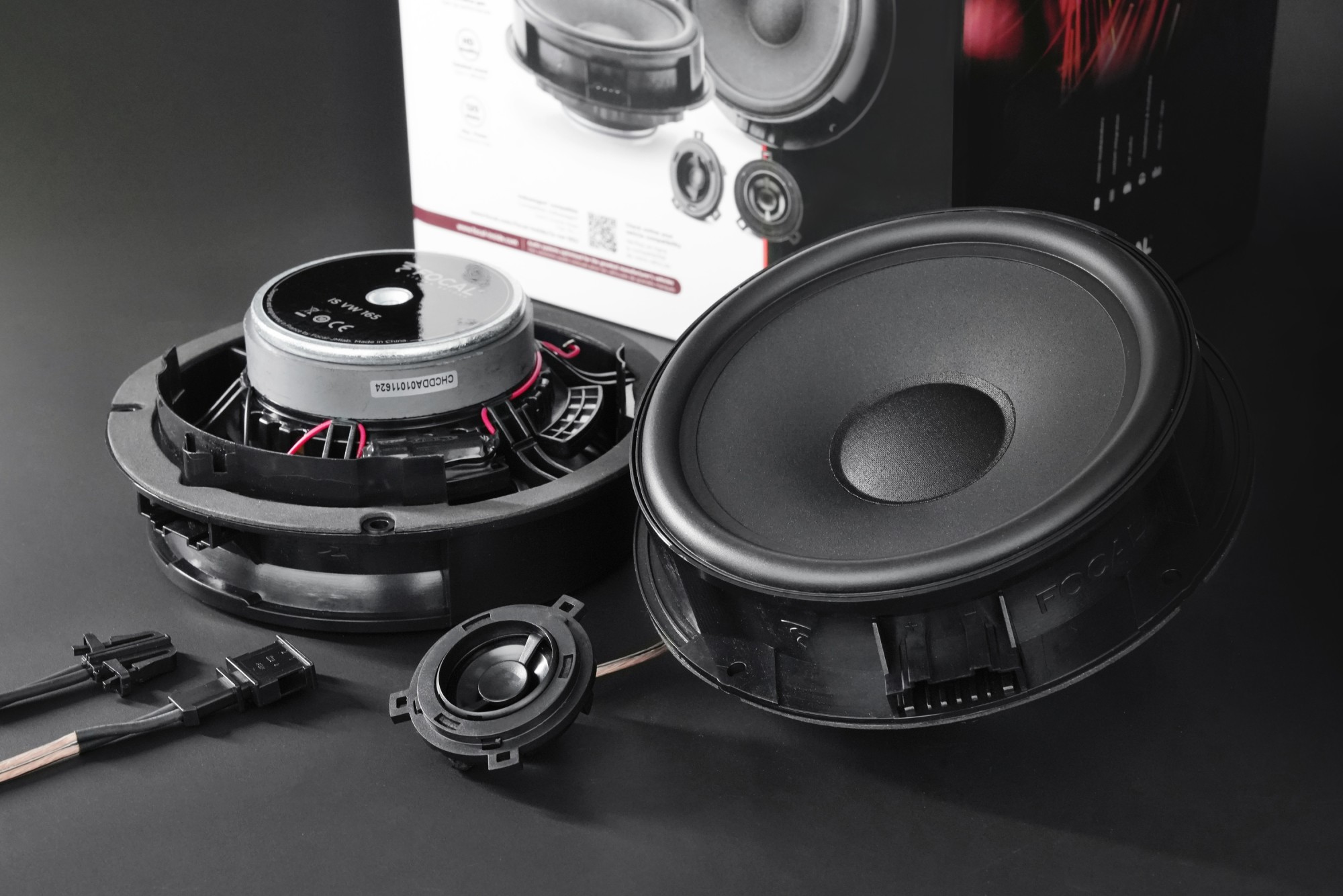 Plug & play тонколони: удобно решение или излишен компромис?